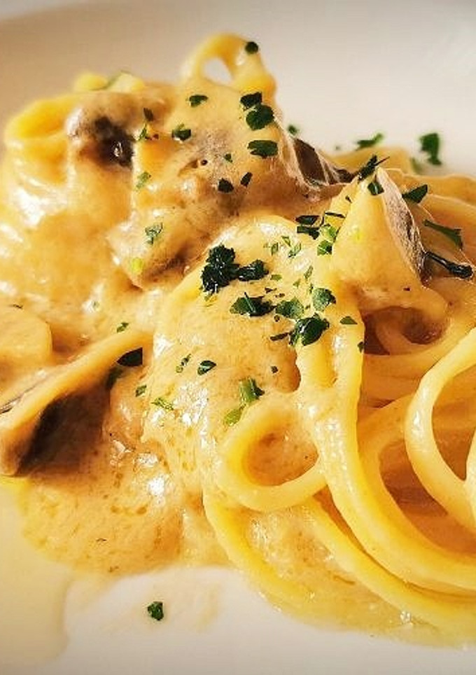Una foto de Espaguetis con Champiñones a la crema