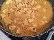 Una foto de pollo al curry