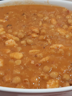 Una foto de Garbanzos con langostinos y pulpo