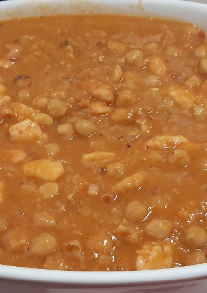Una foto de Garbanzos con langostinos y pulpo