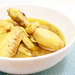 A picture of Opor Ayam Kuning Simpel.