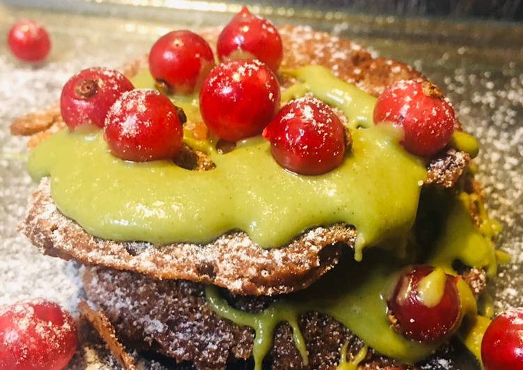 “Goloso” Pancake al cacao e ribes rosso