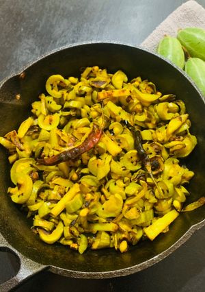 A picture of Potala Aloo bhaja (Pointed gourd & Potato fry).