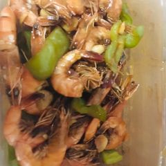 A picture of Sauted shrimp with bell pepper.