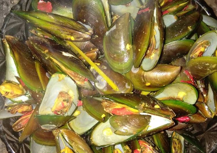Kerang ijo bumbu kuning �?