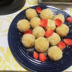 Instant coconut laddu A picture of Instant coconut laddu.
