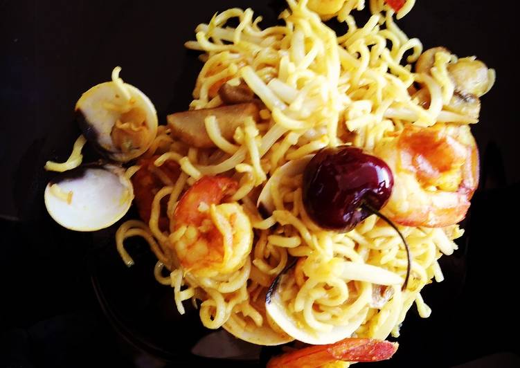 Noodles com Camarão e Amêijoas - Tudogosreceitas