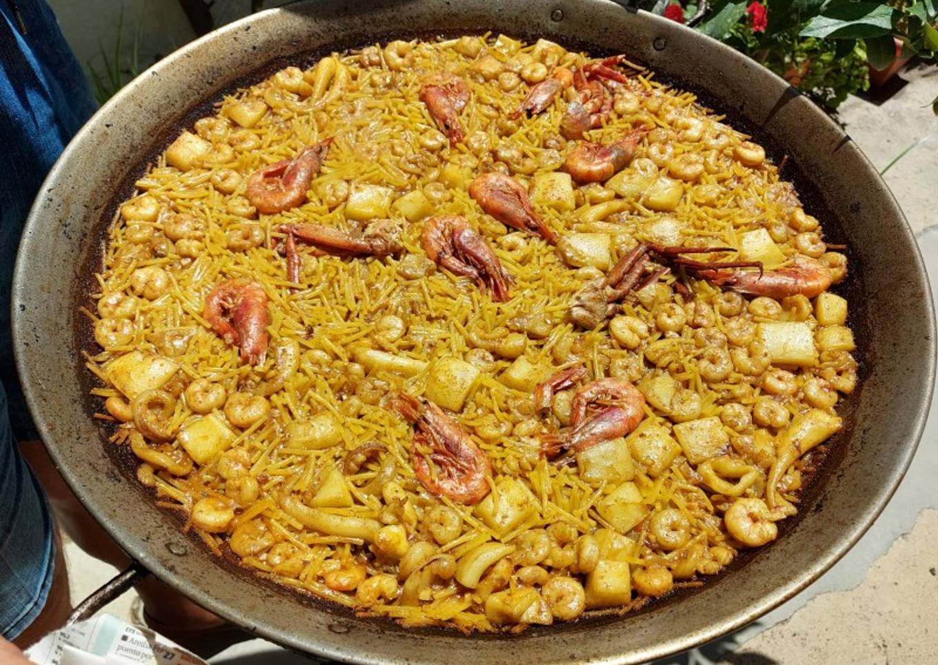 Fideuà con gambas y sepia🦐