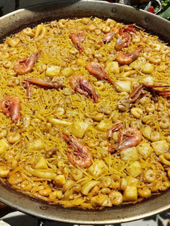 Una foto de Fideuà con gambas y sepia🦐