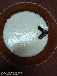 A picture of Oats porridge with dates and cardamon.