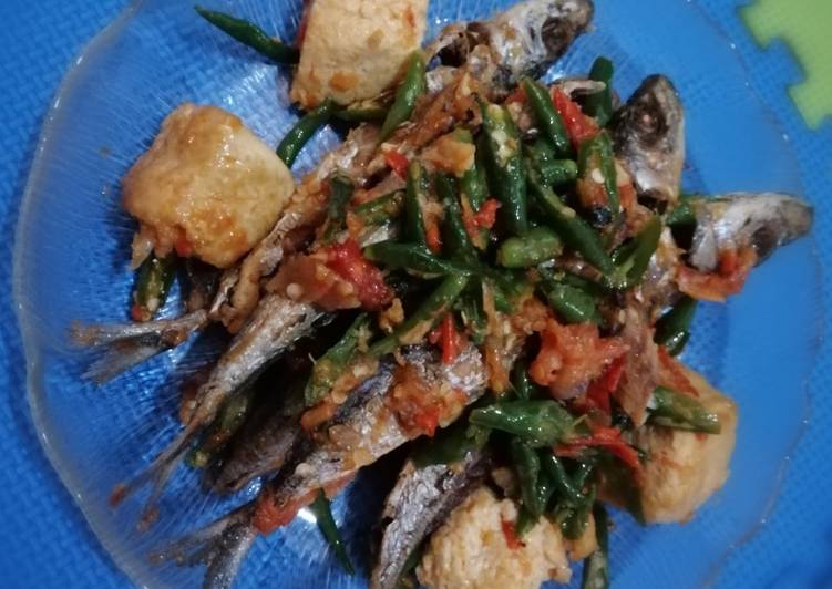 Resep Ikan dencis mix tahu tumis cabe ijo yang enak