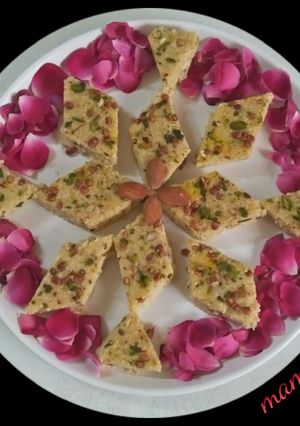 A picture of Apple Mawa Burfi.