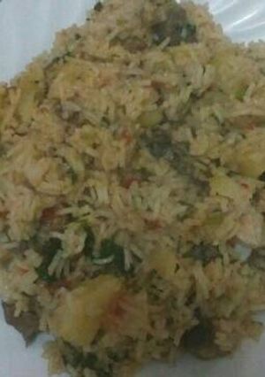 A picture of A mixture of rice and beef for one.