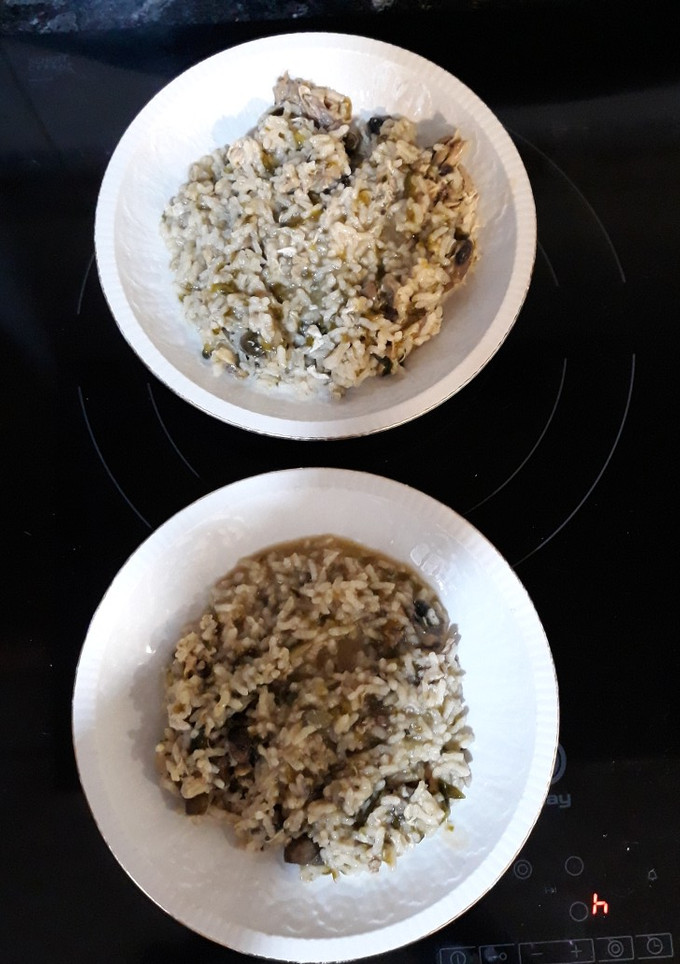 Una foto de Arroz meloso con verduras y algas con semillas de sésamo
