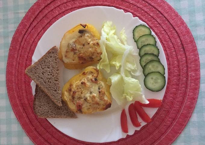 Фарширований перець з куркою та грибами