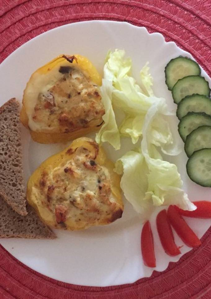 Фарширований перець з куркою та грибами