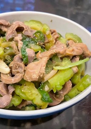 Hình của món Khổ qua xào mề gà.