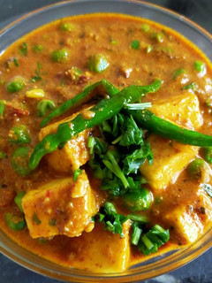A picture of Peas Paneer Curry.