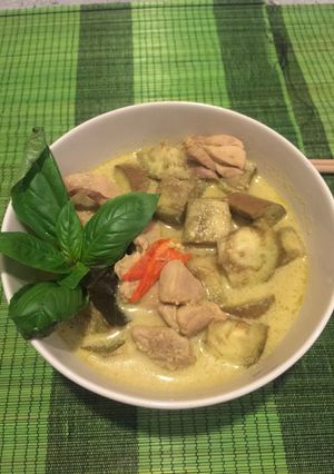 Hình của món Cà ri xanh Thái Lan (Thai Green Curry with Chicken).