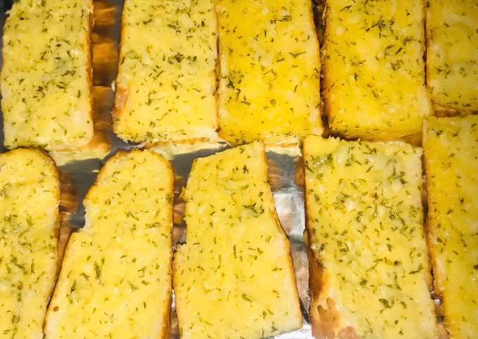 Recipe of Homemade Garlicky breadyy 🥖🧄😅