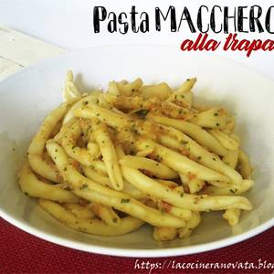 Pasta maccheroni alla trapanese {pasta con pesto de tomate y almendras}