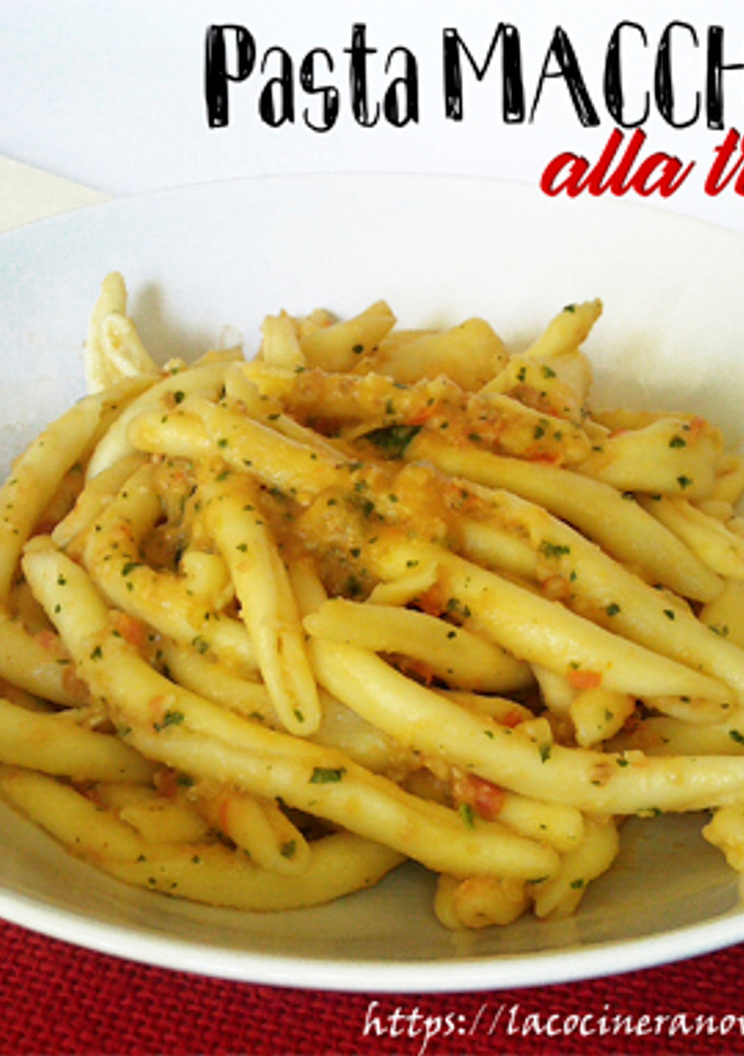 Una foto de Pasta maccheroni alla trapanese {pasta con pesto de tomate y almendras}