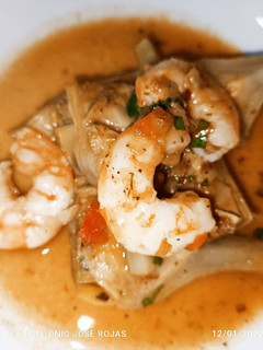 Una foto de Alcachofas con langostinos🦐🦐