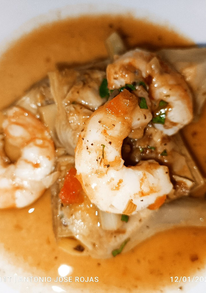 Una foto de Alcachofas con langostinos🦐🦐