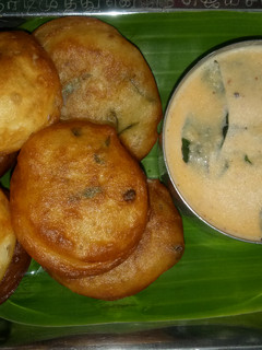 மங்களூர் போண்டா (Mangalore bonda recipe in tamil) செய்முறை முக்கிய புகைப்படம்