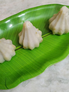 மோதகம்(mothagam recipe in tamil) செய்முறை முக்கிய புகைப்படம்