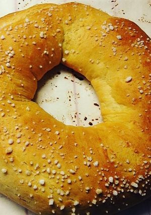 Une photo de Brioche couronne sucre perlé