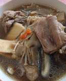 ซี่โครงหมูตุ๋นยาจีน
