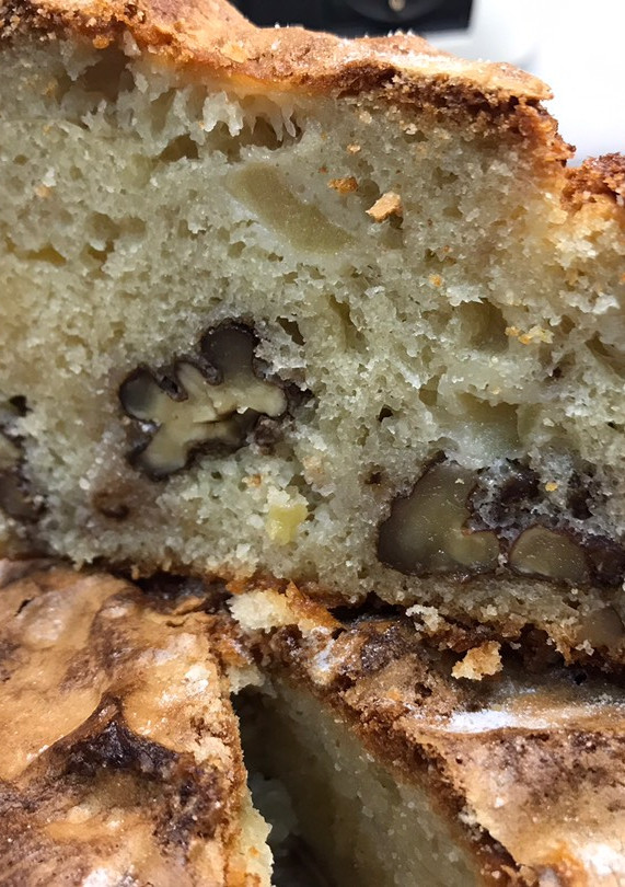 Una foto de Bizcocho de manzana y nueces Airfryer Cosori
