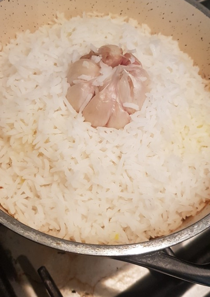 عکسی از دستور دم کردن برنج با سیر