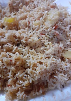 A picture of Alu ki tahri in biryani style.