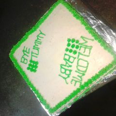 A picture of Decorated Simple vanilla cake.