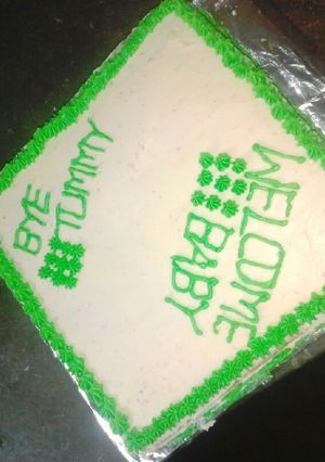 A picture of Decorated Simple vanilla cake.