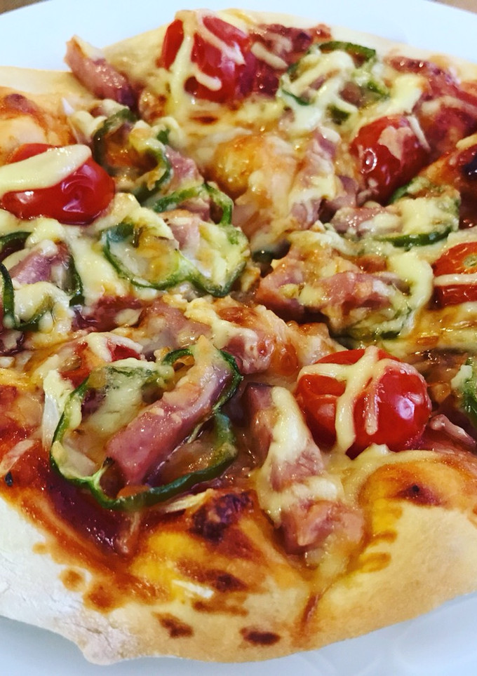 Una foto de Colorful Pizza del Domingo
