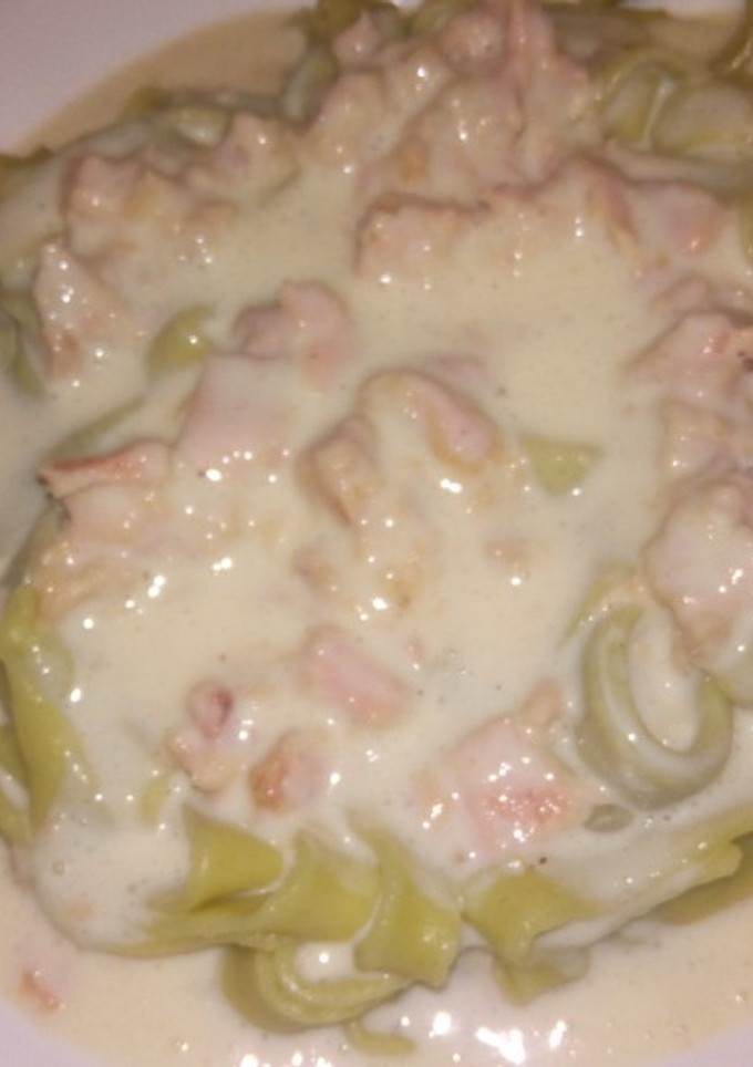 Una foto de Nidos de espinacas con atún y bechamel
