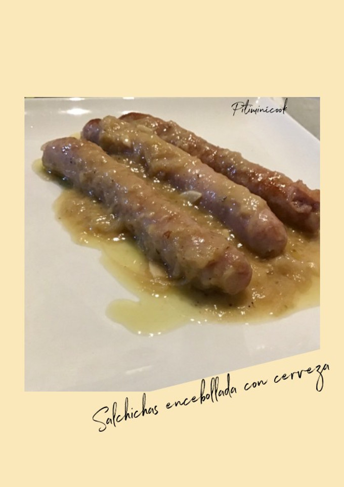 Una foto de Salchichas encebolladas con cerveza