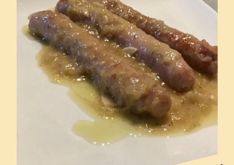 Salchichas encebolladas con cerveza