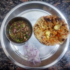 A picture of Chur Chur Naan With Imli Chutney 📌.