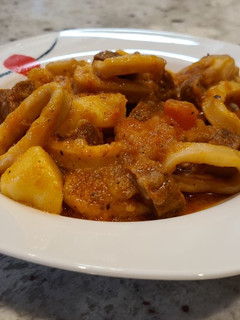 Una foto de Guiso de calamares con chorizo