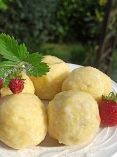 Zdjęcie przepisu Knedle leniwe z truskawkami 🔥.