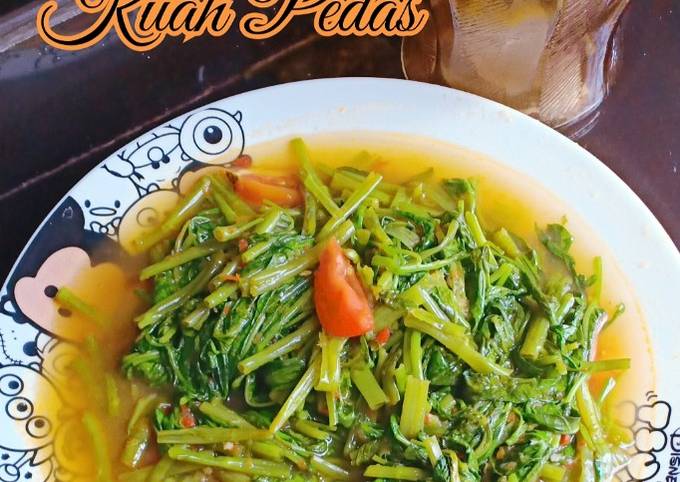 Langkah Mudah untuk Menyiapkan Oseng kangkung kuah pedas, Sempurna