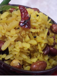 A picture of Peanut Onion Poha.