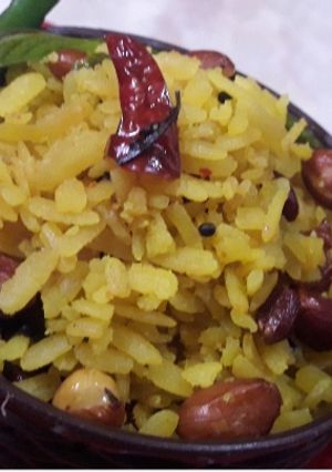 A picture of Peanut Onion Poha.