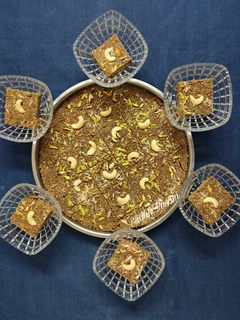 મલ્ટીગ્રેઈન ગુંદર-મેથીપાક(Multigrain gundar-methipak recipe in Gujarati) રેસીપી મુખ્ય ફોટો