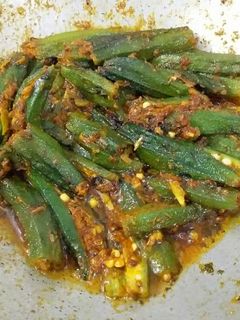 भरवा भिंडी (Bharwa bhindi recipe in Hindi) रेसिपी मुख्य फोटो