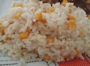 Una foto de Arroz con crema de leche y choclos dulces